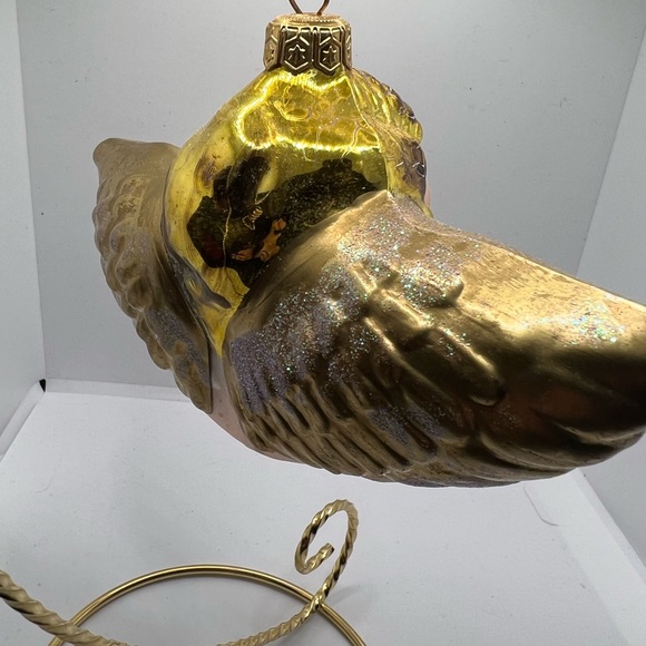 Beautiful cherub bust Christmas ornament - Picture 3 of 4